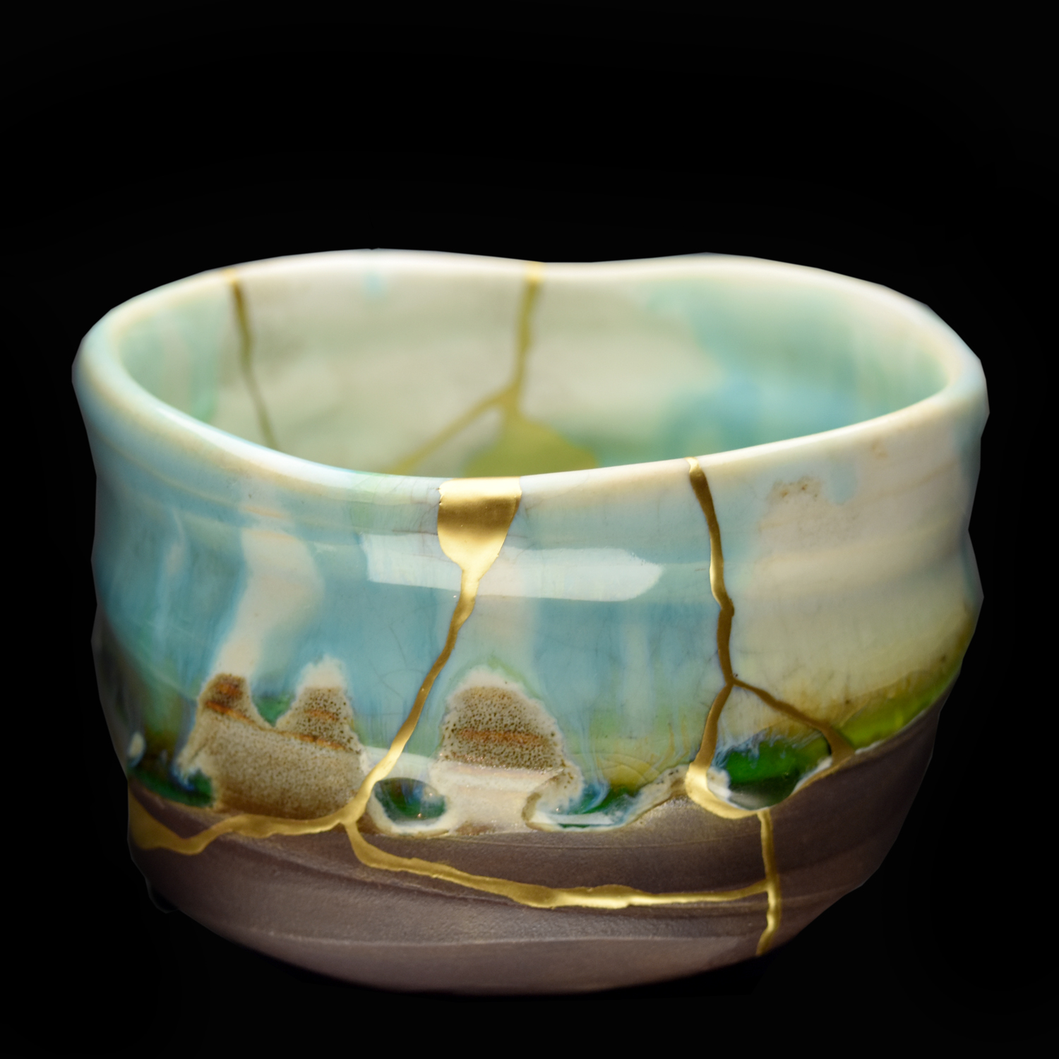 Atelier Kintsugi - Broken is more beautiful by Myriam Greff