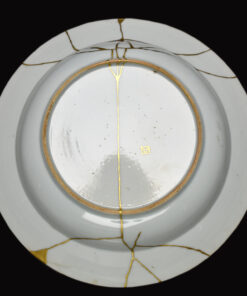 Alternative view of Antique plate Wucai with chrysanthemum