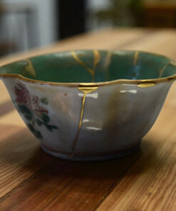 Alternative view of Polylocated Canton Porcelain Bowl - 19th Century Kintsugi Restoration