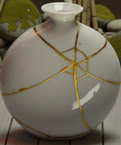 Alternative view of White vase with kintsugi and yobitsugi